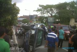Ada Mobil Terguling, Jalan Solo Jogja sempat Macet