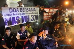 FOTO PESAWAT MALAYSIA AIRLINES HILANG : Doa Bersama