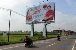 JOKOWI CAPRES : Nampang di Baliho Dukung Jokowi, Bupati Klaten Malu-Malu
