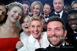 PIALA OSCAR 2014 : Selfie Ellen DeGeneres Dicemooh Nokia dan LG