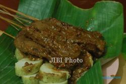 KULINER SOLORAYA : Masakan Solo Punya Sejarah, Sate Kere Simbol Perlawanan