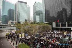 Ribuan Warga Hong Kong Unjuk Rasa Gara-Gara Wartawan Ditebas Golok
