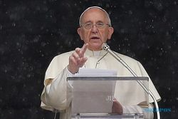 Paus Fransiskus Kritik Pemilihan Nama Bom Terbesar AS