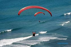 KECELAKAAN LAUT : Atlet Paralayang DIY Nyungsep ke Pantai Parangtritis