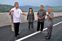 FOTO JALAN TOL SEMARANG-SOLO :  Presiden Meninjau proyek jalan tol Semarang-Solo 