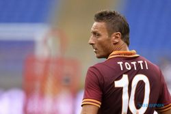 KIPRAH PEMAIN : Jika Totti Pensiun, AS Roma Siap Abadikan Nomor 10