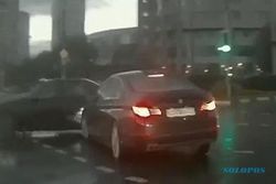 KISAH MISTERI : Mobil Hantu di Rusia Hebohkan Youtube…