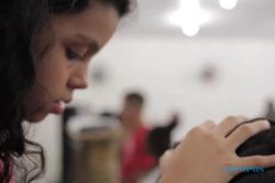Gadis Brasil Ini Klaim Bisa Sembuhkan Pasien HIV/AIDS dengan Sentuhan Tangan
