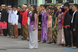 FOTO HARI KARTINI : Upacara Peringatan Hari Kartini 