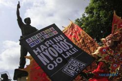 FOTO PEMILU 2014 : Solo Batik Carnival Ingatkan Coblosan