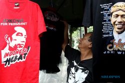 FOTO PENJUALAN KAUS JOKOWI :  Dukungan Jokowi Presiden