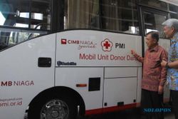 FOTO CIMB NIAGA : Mobil Unit Donor Darah untuk PMI
