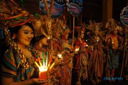 EARTH HOUR 2015 : Cuma di Solo, Peragaan Busana Batik saat Lampu Mati