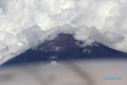 FOTO GUNUNG SINDORO :  Gunung volkano aktif 