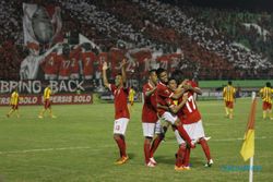 FOTO PERSIS SOLO VS PPSM MAGELANG : Merayakan gol