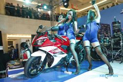 FOTO SEPEDA MOTOR YAMAHA : Wow Ada Penari Seksi Saat Launching Yamaha YZF R15 di Solo