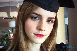 6 Tahun Bagi Waktu, Emma Watson Akhirnya Diwisuda