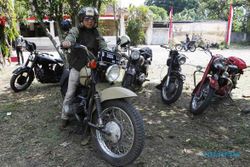 FOTO SEPEDA MOTOR ANTIK : Penggemar Motor Antik di Colomadu