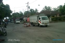 MERAPI WASPADA : Satu-Satunya Jalur Evakuasi di Klaten Parah, Jalur Baru Dibangun