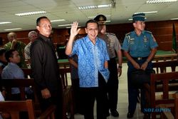 FOTO SIDANG CENTURY : Wakil Presiden Boediono Bersaksi untuk Budi Mulya