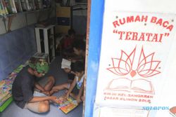 FOTO GEMAR MEMBACA :  Ini Rumah Baca Hasil Swadaya Warga Solo