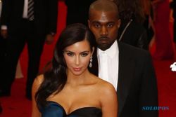 Duh, Kim Kardashian Izinkan Anaknya Foto Tanpa Busana