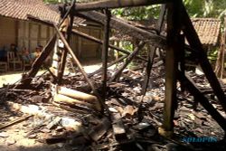 Warga Tak Berani Mendekat, Rumah Gedeg Marsudi Terbakar