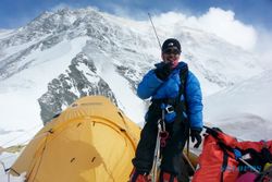 KISAH INSPIRATIF : Gadis 13 Tahun Ini Tundukkan Everest!