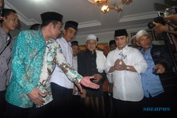 JOKOWI CAPRES : Di Jombang, Jokowi Dapat Restu Kiai Aziz
