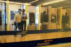 FOTO ATM BANK MANDIRI : Bank Mandiri Blokir 2.000 Rekening