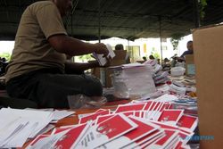 PILPRES 2014 : Sampul Belum Datang, Pengepakan Surat Suara di KPU Sleman Tertunda