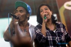 PRABOWO VS JOKOWI : Slank dan Guruh Meriahkan Kampanye Jokowi di Surabaya