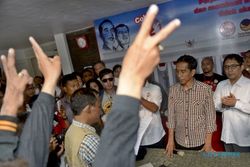 KAMPANYE PILPRES 2014 : Bruuk! Panggung Jokowi Ambruk, Ada Apa?
