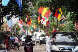 FOTO PIALA DUNIA 2014 : Kampung di Makassar Meriah Sambut World Cup