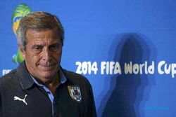 INSIDEN SUAREZ "MENGGIGIT" : Pelatih Uruguay Oscar Tabarez Membela Luis Suarez