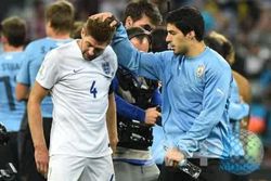 SUAREZ MENGGIGIT : Uruguay Akan Banding Hukuman Suarez ke FIFA
