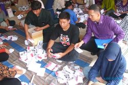 PILPRES 2014 : 150 Pekerja Dikerahkan KPU Sukoharjo untuk Menyortir Surat Suara