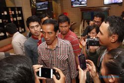 KAMPANYE PILPRES 2014 : Jokowi Doakan Penulis Tabloid Obor Rakyat Segera Sadar