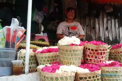 Musim Nyadran, Penjual Bunga Tabur Panen