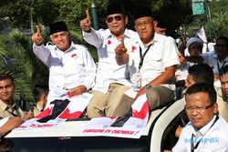 KAMPANYE PILPRES 2014 : Masuk GBK Prabowo Tak Naik Kuda Putih, Titiek Joget Bareng Band Radja