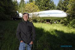 KISAH UNIK : Seorang Kakek Menyulap Pesawat Boeing Sebagai Rumah