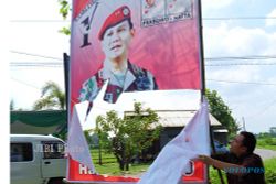 PILPRES 2014 : Spanduk Prabowo Hatta di Sleman Dirusak Orang