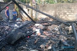 KEBAKARAN SOLO : Rumah Tak Berpenghuni Ludes Terbakar