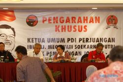 FOTO PILPRES : Megawati Memberi Pengarahan Timses Jokowi-JK