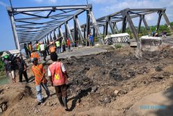 MUDIK LEBARAN 2014 : Jembatan Comal Ambles, Menteri PU Diminta Tanggung Jawab