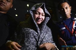 FOTO PEMBERANTASAN KORUPSI : Istri Bupati Karawang Ditahan KPK