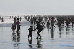 WISATA LEBARAN 2014 : Jumlah Pengunjung di Pantai Mulai Turun