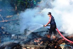 KEBAKARAN DI GUNUNGKIDUL : Korsleting, Rumah Tukino Habis Dilalap Api