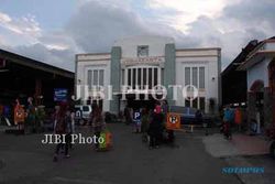 PARKIR STASIUN TUGU : Becak Kayuh Juga Ambil Tiket