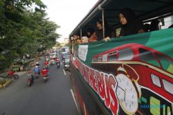 FOTO RAMADAN 2014 : Bocah Panti Asuhan Ngabuburit di Bus